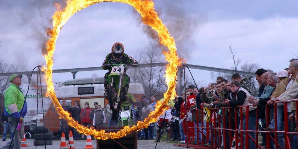 Action wie im vergangenen Jahr gibt es auch 2017 wieder auf der Messe "Motorräder und Rolle" in Magdeburg