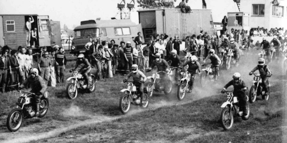 Vorfreude mit diesem alten Foto auf das Classic Motocross im Mai - das Bild zeigt den Start zum Pokal der Kalikumpel in Teutschenthal 1979